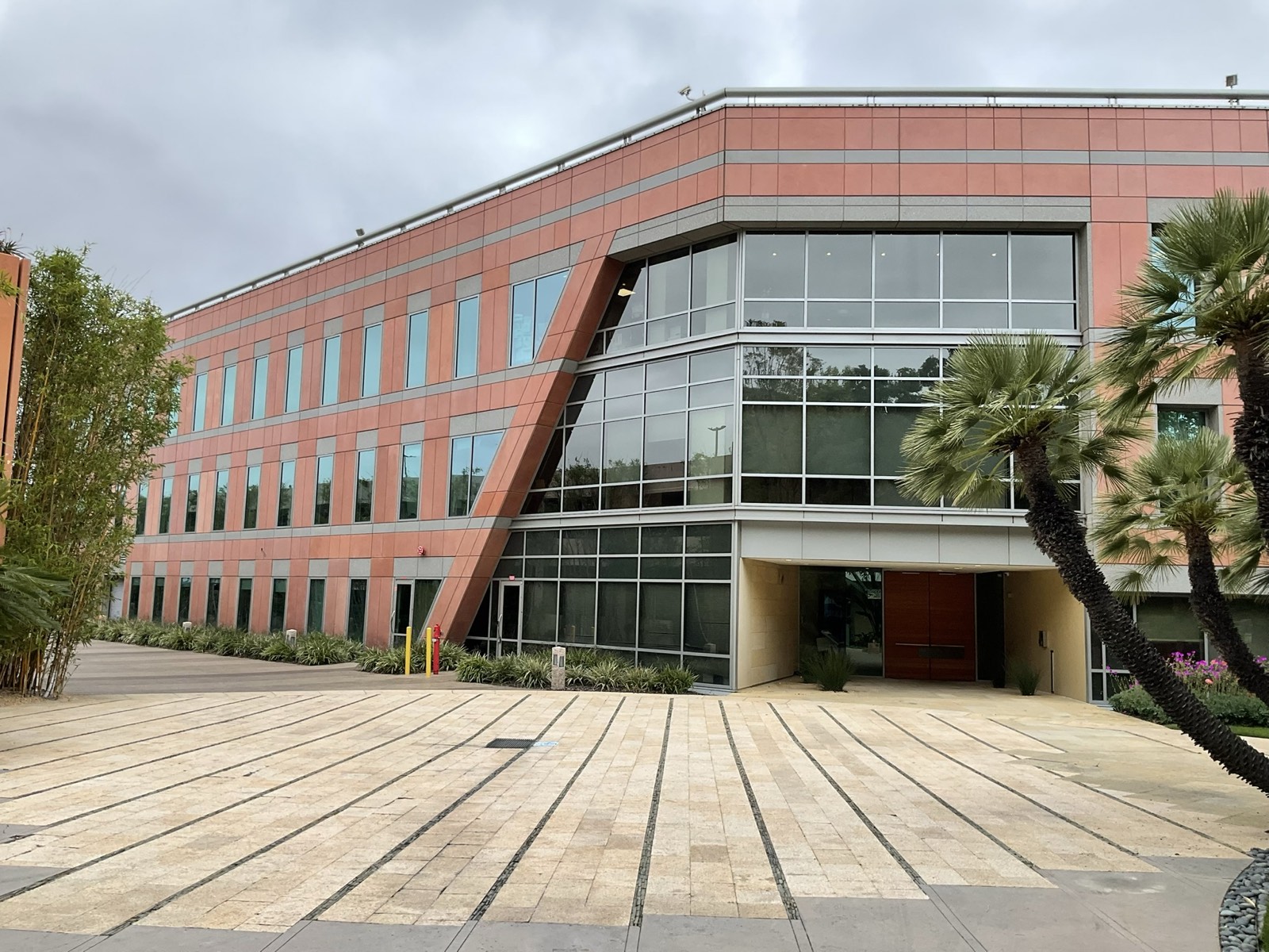 Exterior of Calabasas Fitness Center on Ventura Blvd in Calabasas, CA